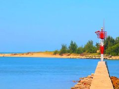 查尔斯·西米克 丨夏天的清晨